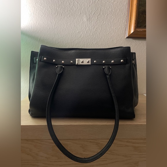 SOLD Michael Kors Addison Large Tote - Picture 4 of 13